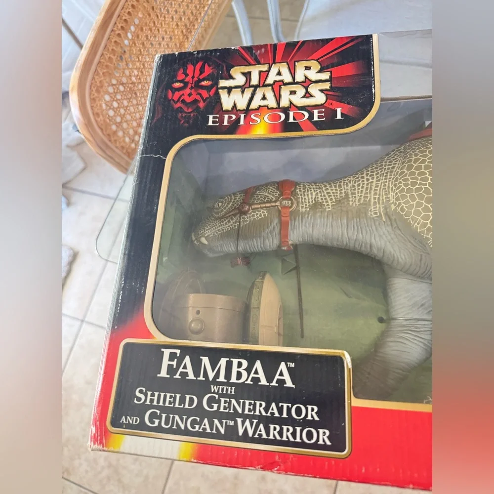 1999 Star Wars Fambaa w/ Shield Generator Gungan Warrior NIB Hasbro